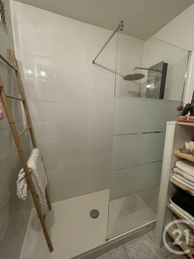 Appartement T3 &agrave; louer - 3 pi&egrave;ces - 65,14 m2 - Valence - 26 - RHONE-ALPES