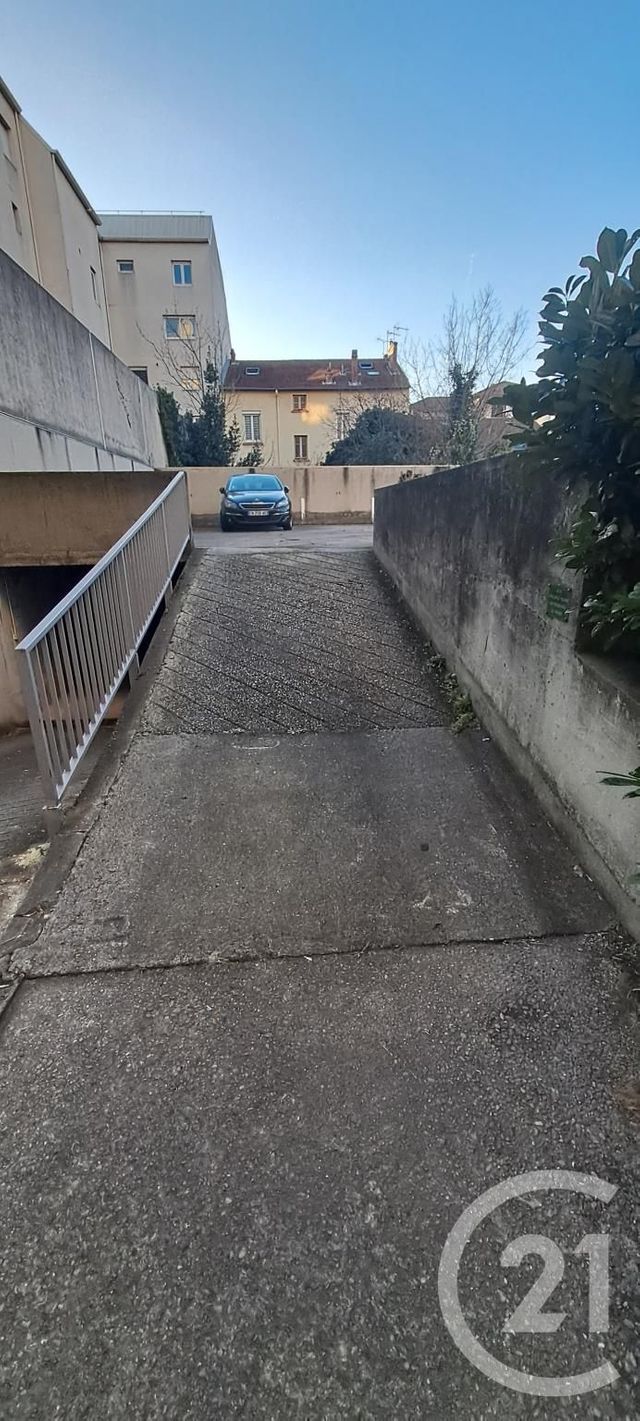 Parking &agrave; louer - 10 m2 - Valence - 26 - RHONE-ALPES